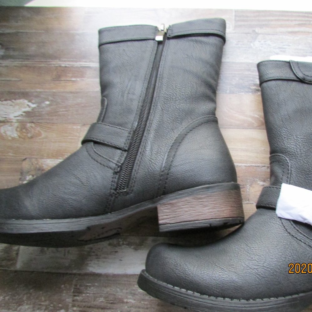 BOOTS - Picture 3 of 3